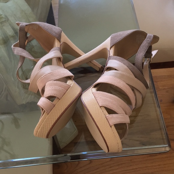 Shoes - Picture 5 of 6